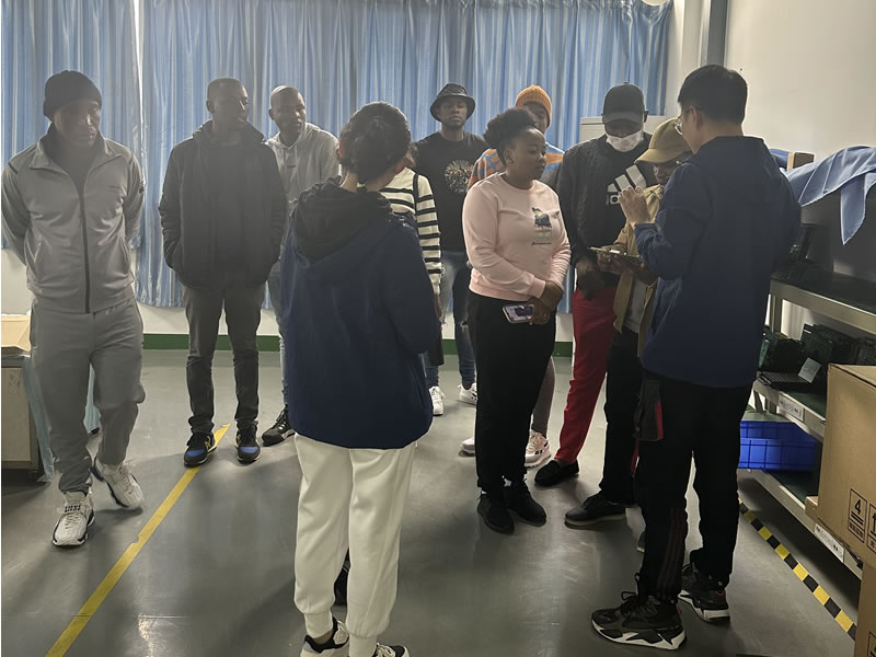綿陽非洲留學(xué)生團(tuán)參訪我司工廠，共促中外國際交流與商務(wù)合作新篇章！6.jpg